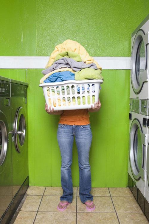西班牙一大学禁止男生洗衣服 必须找女人代洗(图)