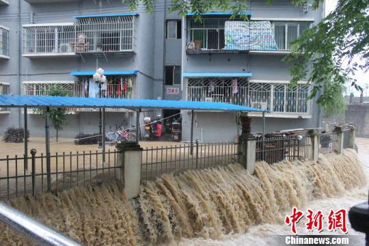 贵州暴雨洪涝致70余万民众受灾 4人因灾遇难