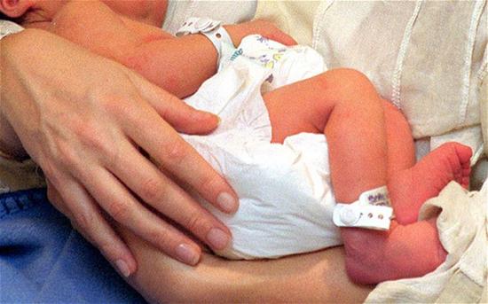 英国夫妇5个月未给新生儿取名 法院剥夺其抚养权