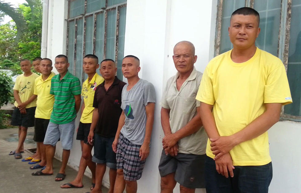 菲律宾公布中国被扣渔民最新照片