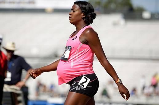 美国女运动员怀孕34周仍参加田径比赛