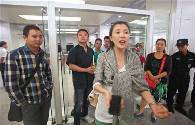 成都飞北京航班多人吸烟 乘客滞留机场讨说法