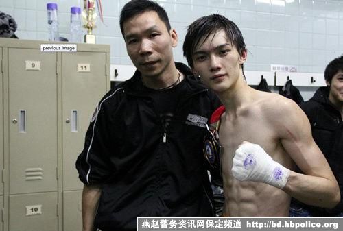 香港拳王承认当街砍死黑帮头目 曾获金腰带
